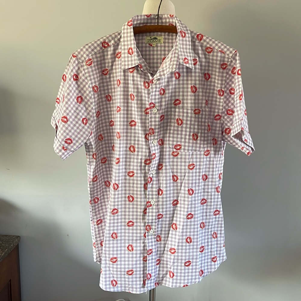 DY Jeans gingham Short sleeve button down shirt with kiss lips size large